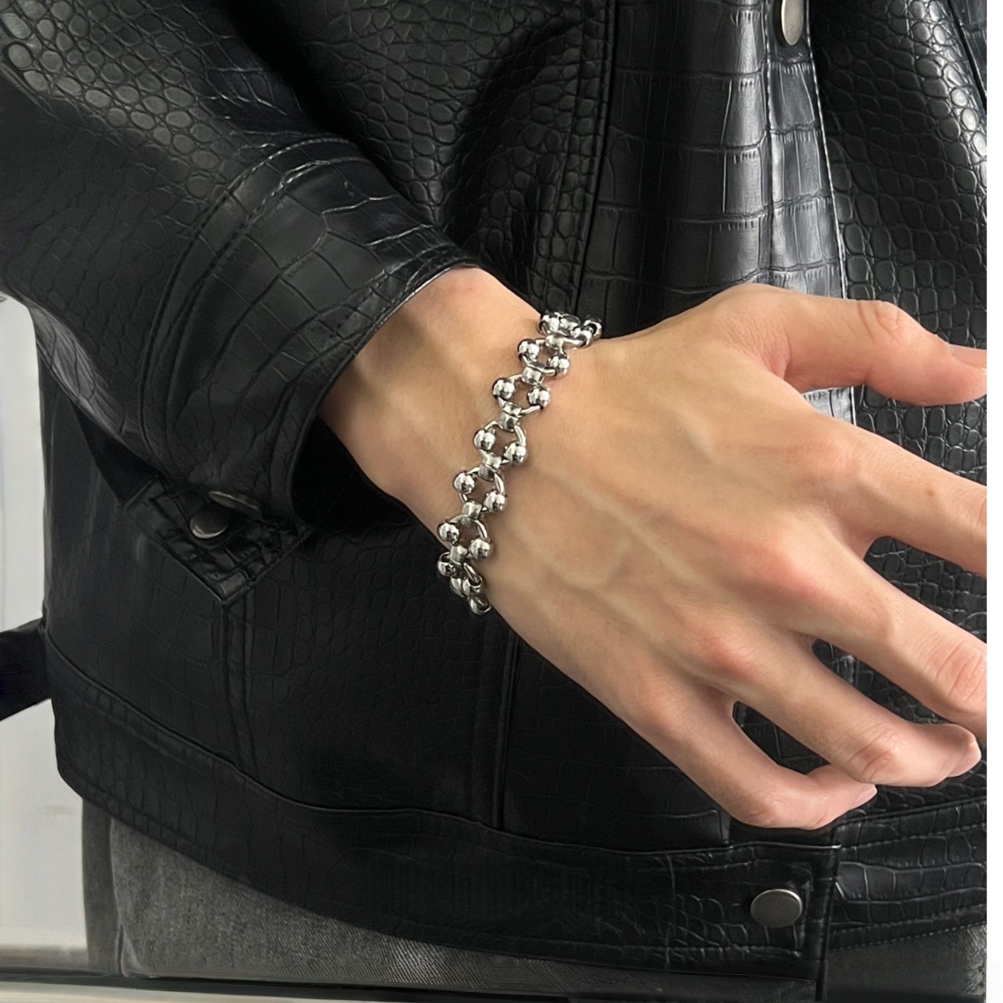 Pulsera de Acero Hueco Estilo  - Streetwear Brand Niche reseña y precio
