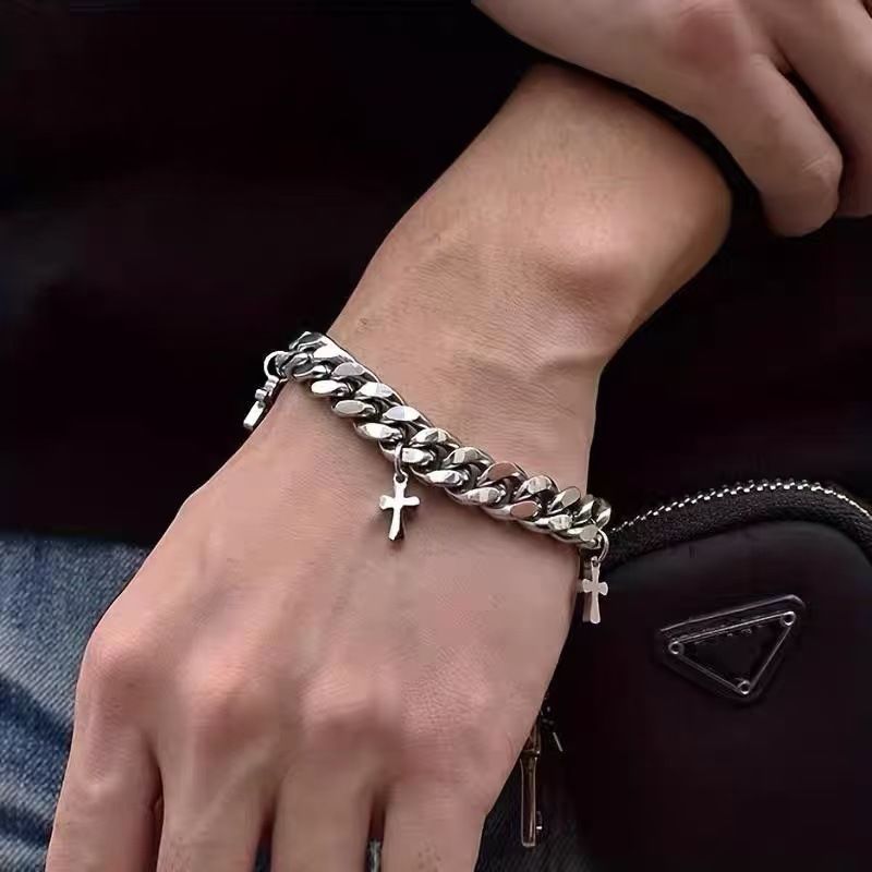 Éxito Transfronterizo: Pulsera - Streetwear Brand Niche reseña y precio
