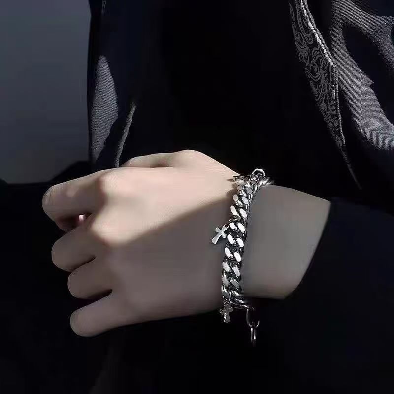 Éxito Transfronterizo: Pulsera - Streetwear Brand Niche reseña y precio